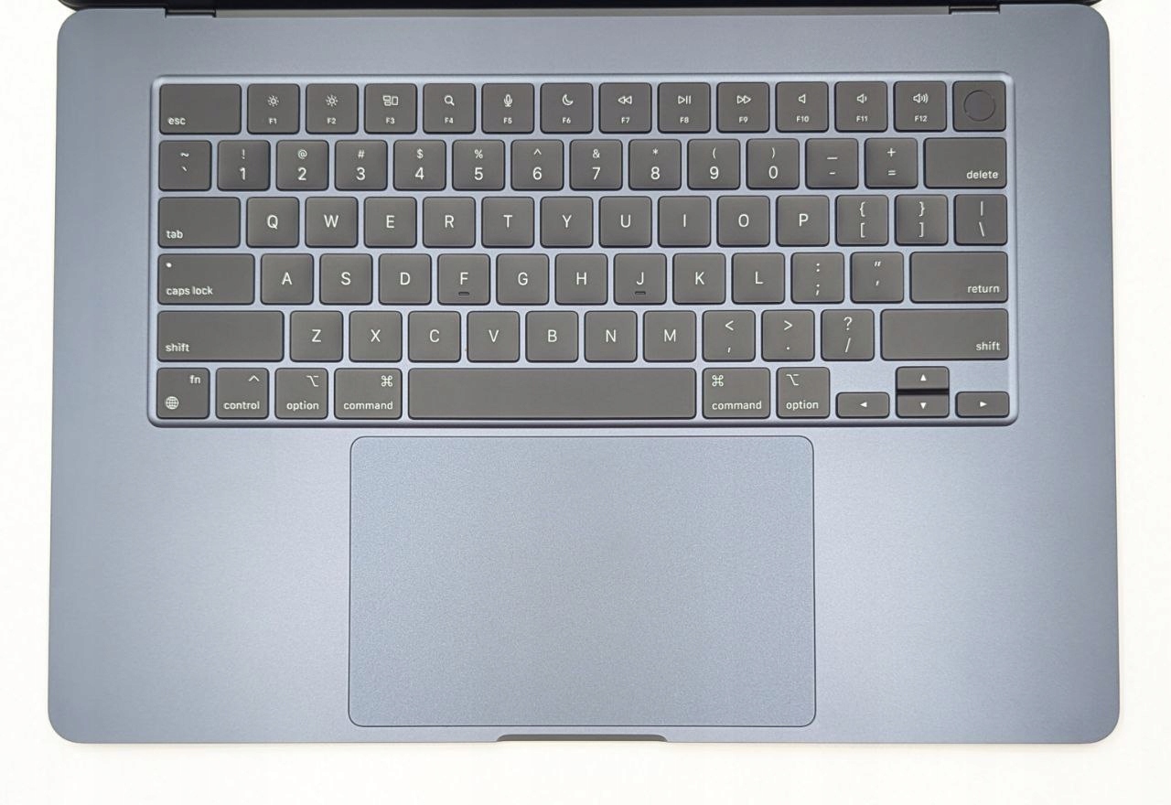 thumb Laptop Apple MacBook Air 15 M3 Apple M 8 GB / 256 GB czarny |OUTLET (Powystawowy)